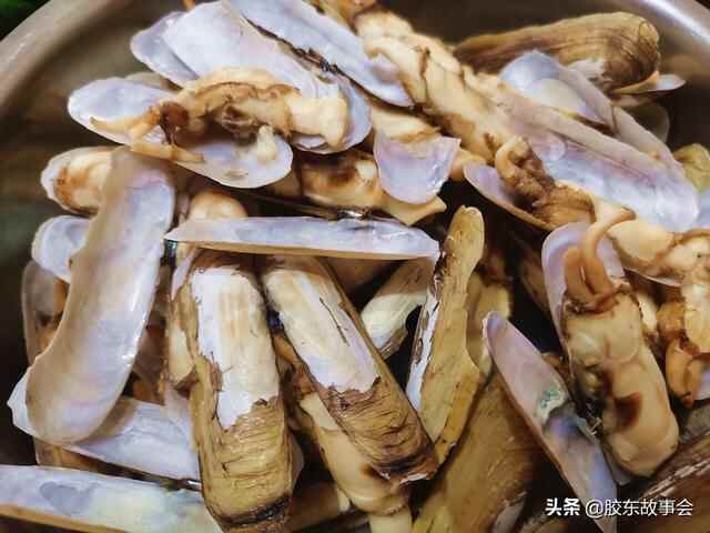 “莱阳缢蛏”是丁字湾名产，当地民间正式宴席常有这道菜