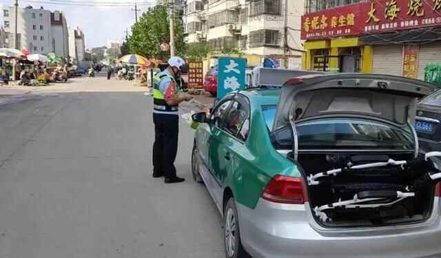 助力创城，还路于民！莱阳交警持续开展“违停”整治行动