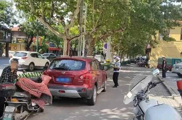 助力创城，还路于民！莱阳交警持续开展“违停”整治行动