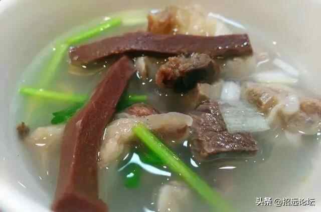 招远这么多美食你吃过几样？毛蛋羊汤粉浆饭，海鲜粉丝芝麻糖。