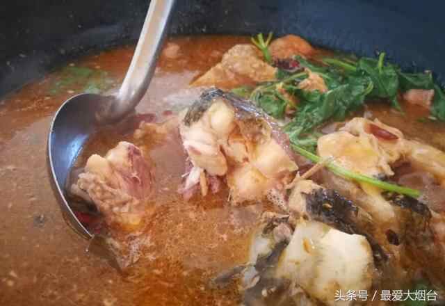 烟台牟平这个特色美食，有近千年历史，把鸡和鱼一起炖，太好吃！