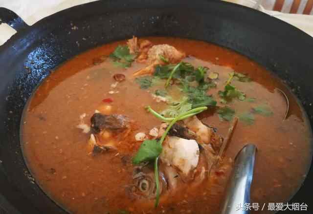 烟台牟平这个特色美食，有近千年历史，把鸡和鱼一起炖，太好吃！