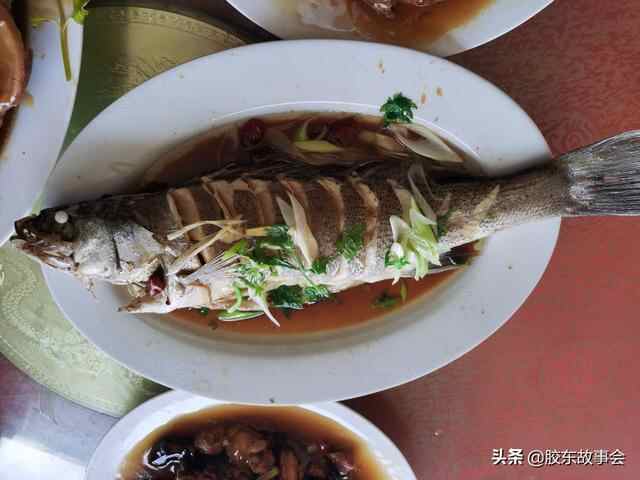 看图：在烟台福山体验乡镇宴席，三大件齐全，菜品也不错