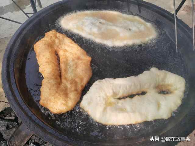 胶东家常美食：夏日炎炎，看蓬莱农村买卖面鱼的热闹场面