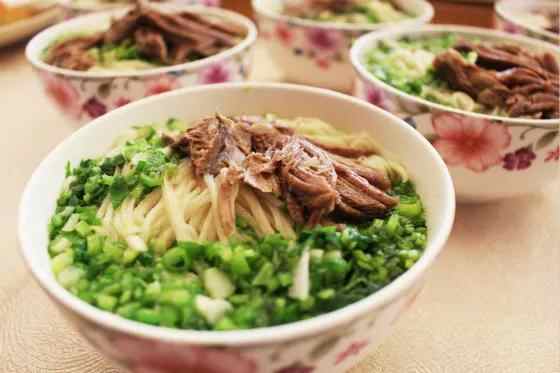 「海阳名吃」摔出来的美食“郭城摔面”