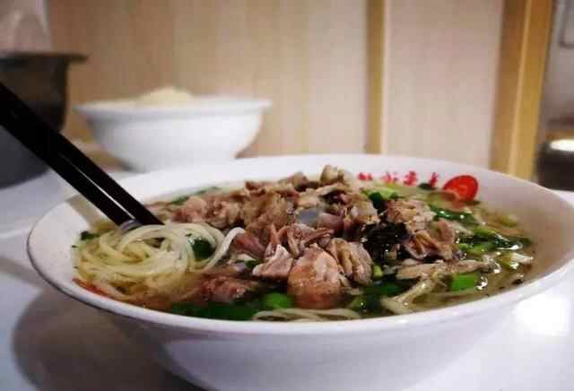 「海阳名吃」摔出来的美食“郭城摔面”