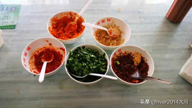 山东蓬莱特色小吃，吃一碗鱼卤面只要4块钱