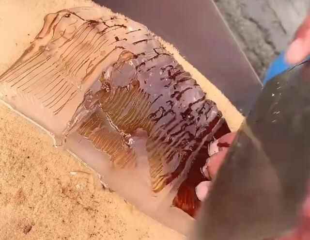 大叔街头卖小吃，15一碗，透心凉爽，为啥很多人却不敢吃？