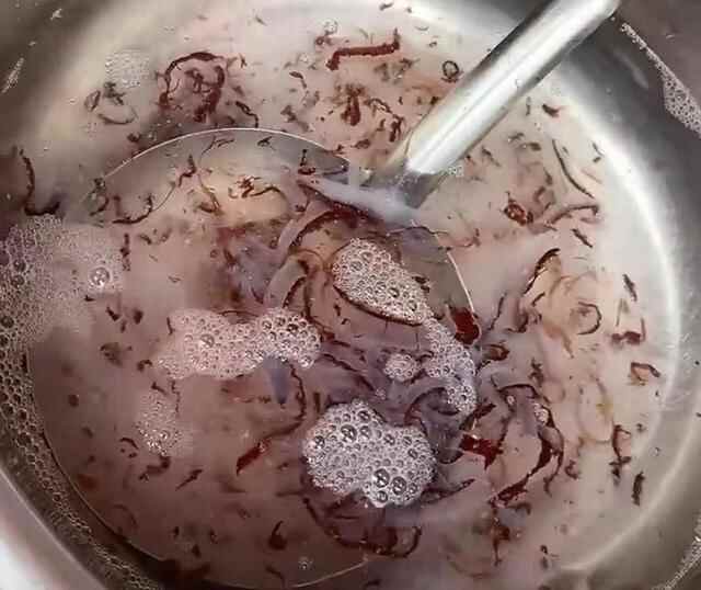 大叔街头卖小吃，15一碗，透心凉爽，为啥很多人却不敢吃？