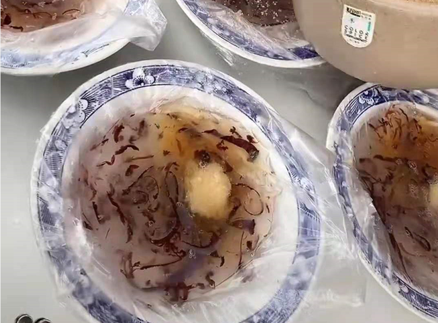 大叔街头卖小吃，15一碗，透心凉爽，为啥很多人却不敢吃？