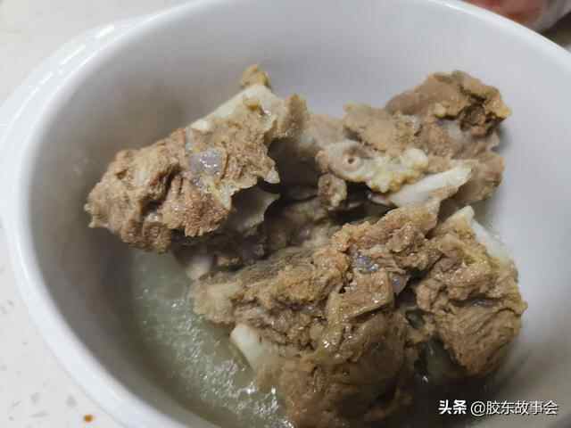 组图：去年秋天储藏的芋头拿出来，做一顿莱阳家常美食