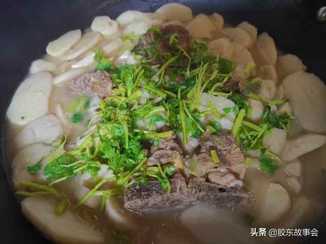组图：去年秋天储藏的芋头拿出来，做一顿莱阳家常美食