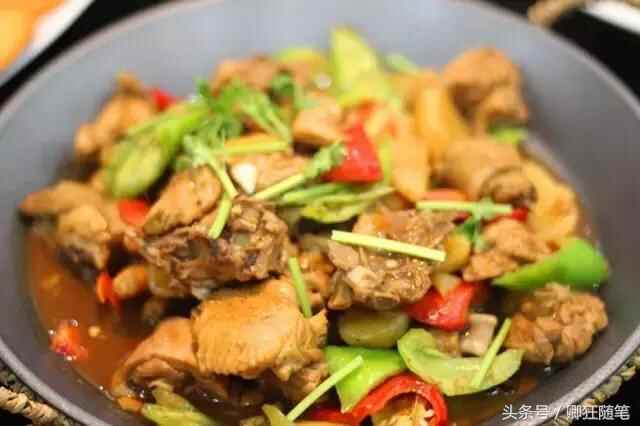 招远这家店因为十二道锋味居然火遍全城！