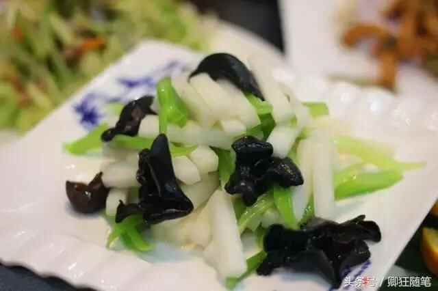 招远这家店因为十二道锋味居然火遍全城！