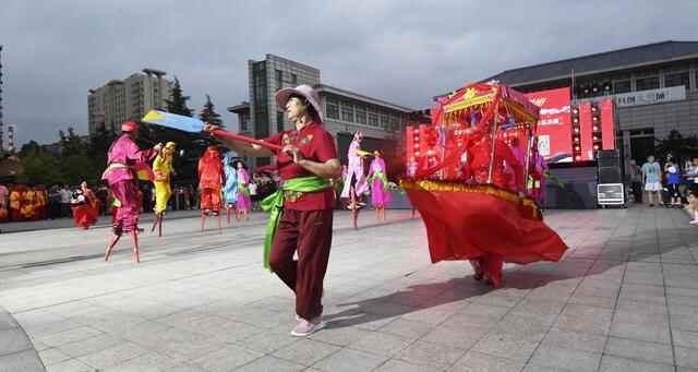 潍坊创建东亚文化之都│诸城市20多个民俗演艺项目广场竞技
