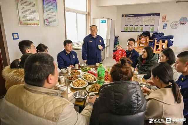 昌邑市消防救援大队：你不能回家 我就去看你——家属来队让爱团圆