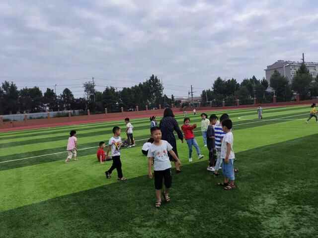 希望之托，南苑启航！安丘市南苑小学2021级新生开学第一天