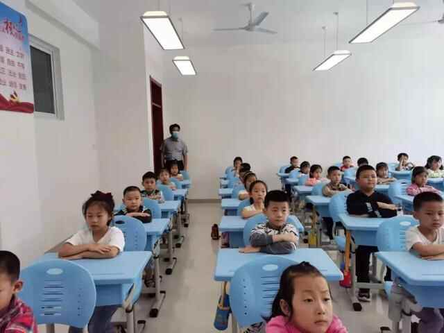 希望之托，南苑启航！安丘市南苑小学2021级新生开学第一天