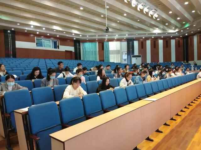 昌邑市文山中学：榜样示范引领，助推专业成长