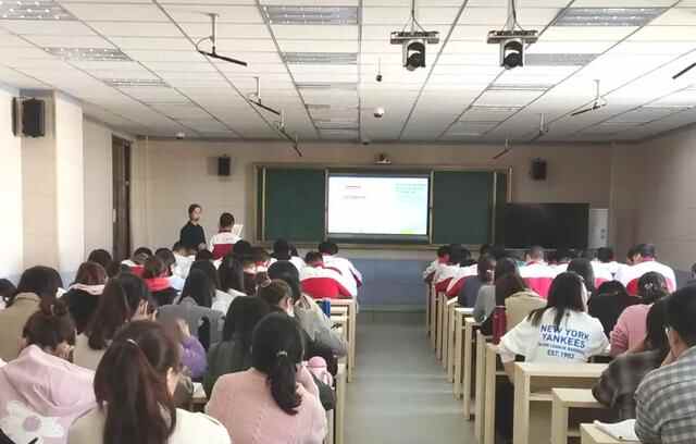 昌邑市文山中学：榜样示范引领，助推专业成长