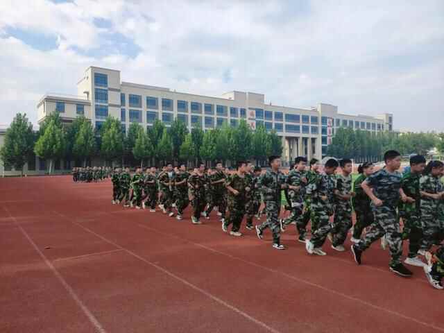 沙场秋点兵，吾辈当自强！安丘市莲花山中学2021级新生军训纪实