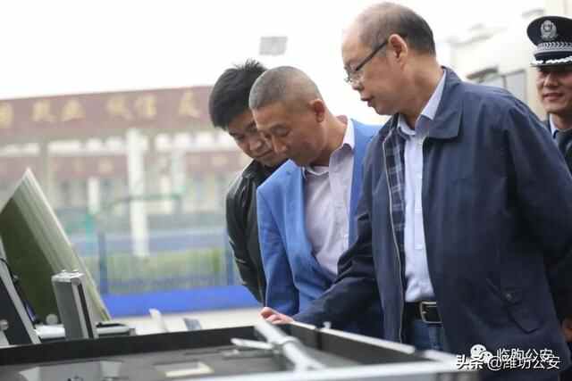 临朐公安丨人大代表进警营 感受公安新变化
