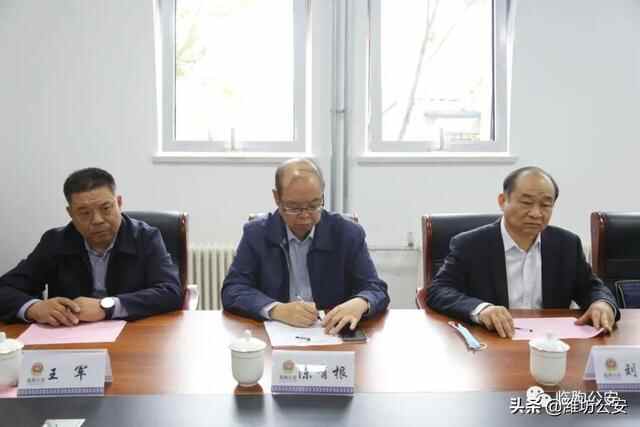 临朐公安丨人大代表进警营 感受公安新变化
