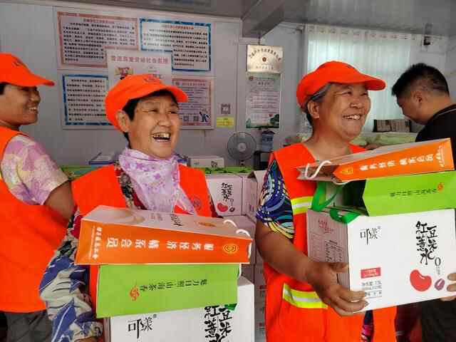 潍坊市坊子区15名环卫工人受表彰