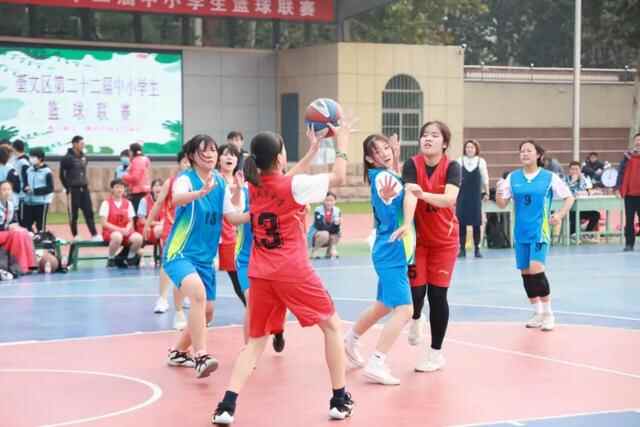 潍坊新华中学男、女篮在奎文区中小学生篮球比赛中夺得双冠