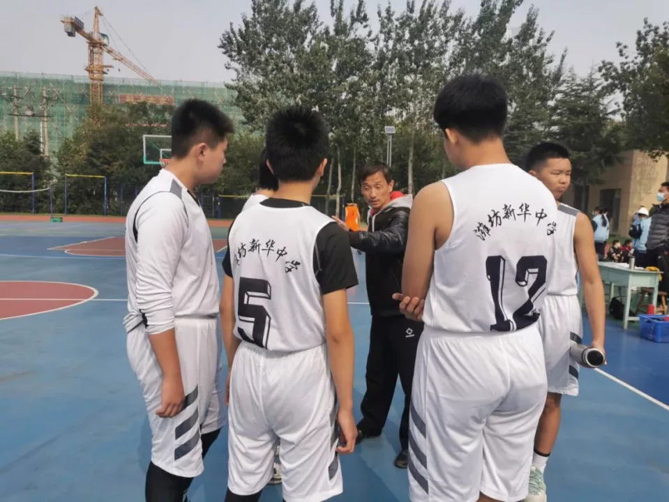 潍坊新华中学男、女篮在奎文区中小学生篮球比赛中夺得双冠