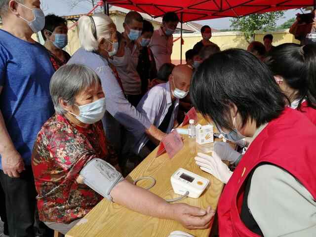 高密：村里来了“老专家”村民心头生欢喜
