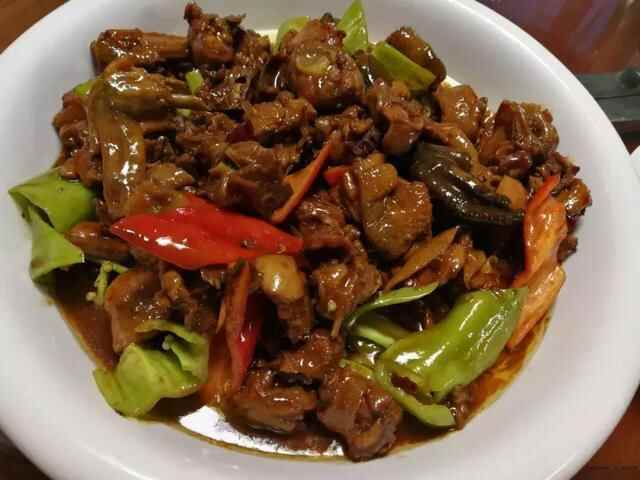 红花绿叶潍州城，美食美景潍坊里！潍坊潍城区园林品尝特色美食！
