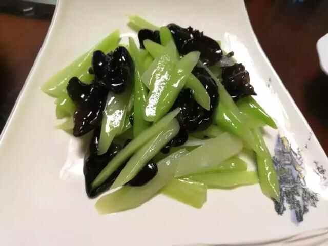 红花绿叶潍州城，美食美景潍坊里！潍坊潍城区园林品尝特色美食！