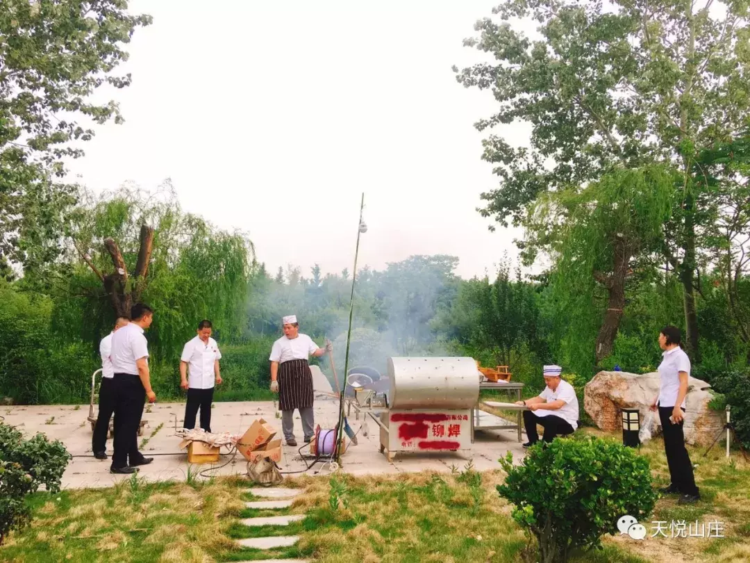 潍坊美食，食在潍城！潍坊浮烟山天悦山庄感受烤全羊轰趴！