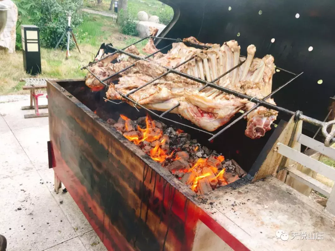 潍坊美食，食在潍城！潍坊浮烟山天悦山庄感受烤全羊轰趴！