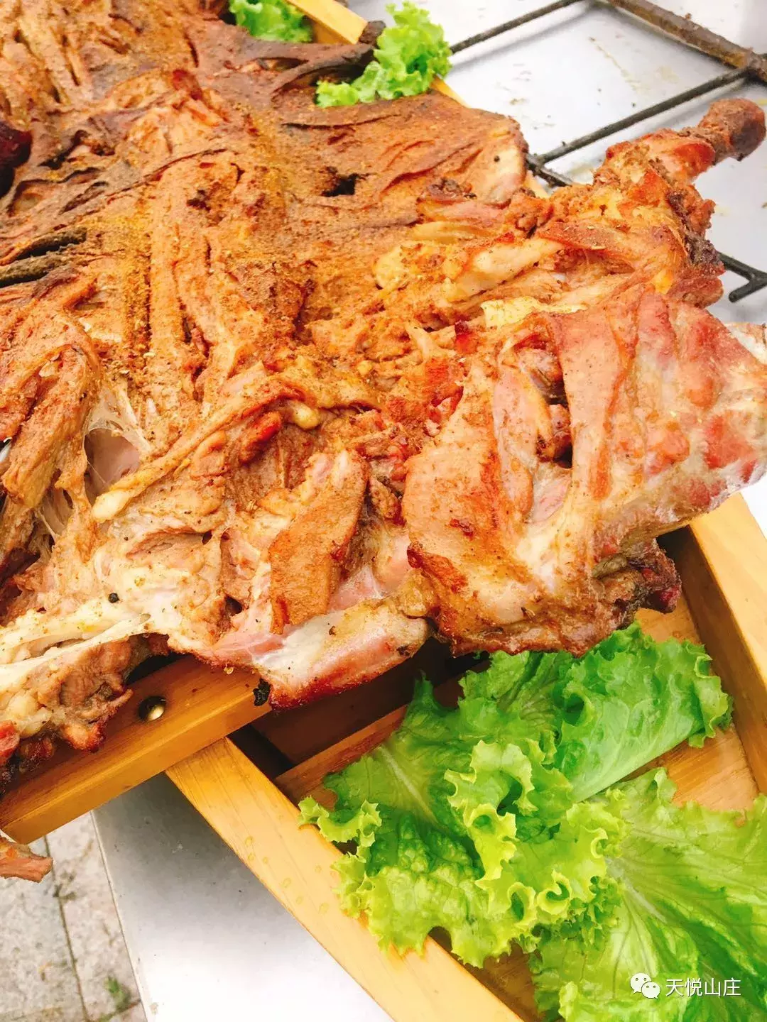 潍坊美食，食在潍城！潍坊浮烟山天悦山庄感受烤全羊轰趴！