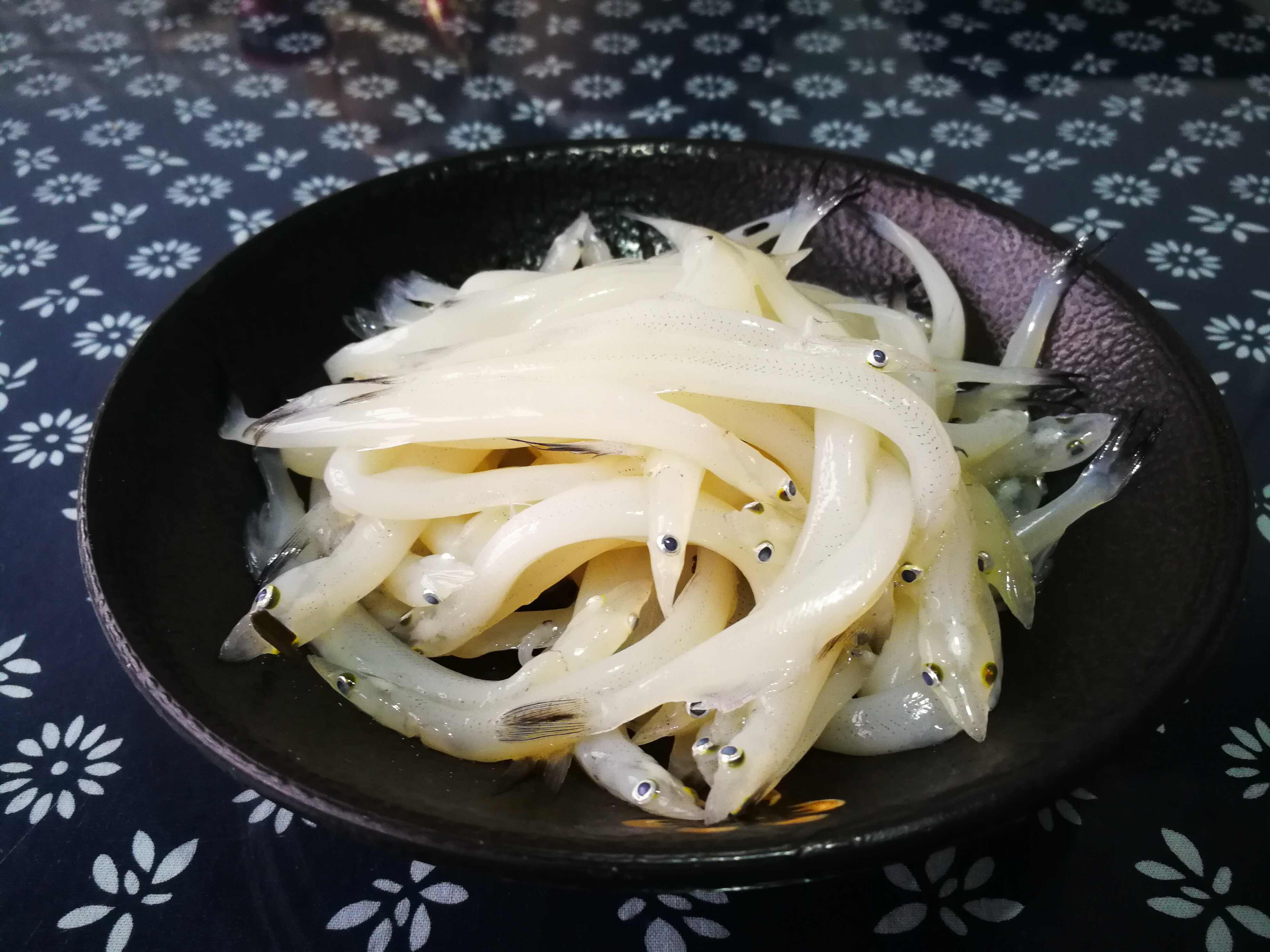 一个县级城市竟有如此多的特色美食，时令美食很多，汤都是按盆上