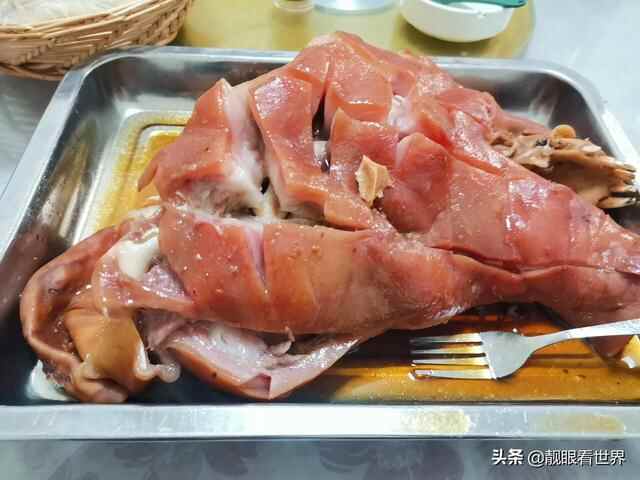春天四月梨花小镇游，特色猪脸和梨花水饺不可少，这美食你可知道