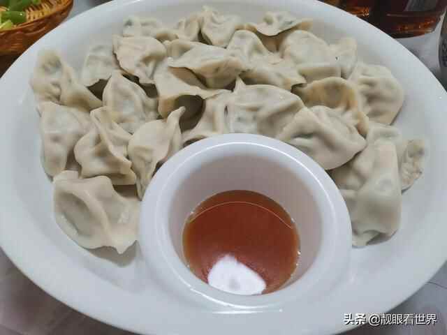 春天四月梨花小镇游，特色猪脸和梨花水饺不可少，这美食你可知道