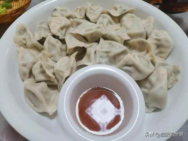 春天四月梨花小镇游，特色猪脸和梨花水饺不可少，这美食你可知道