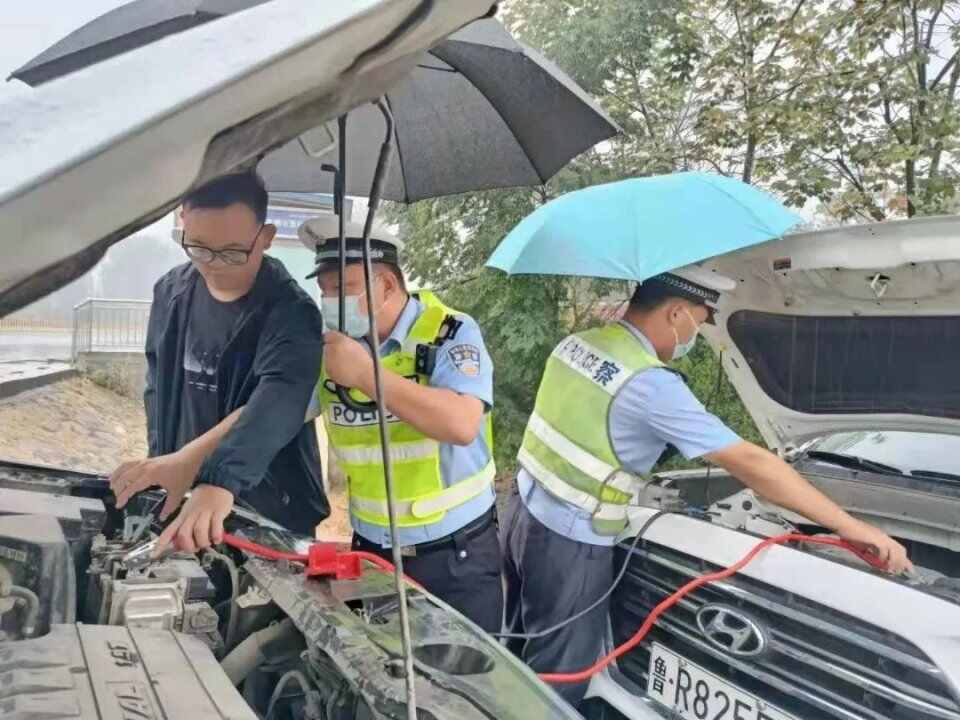 雨天，高速交**为你撑起“安全”伞