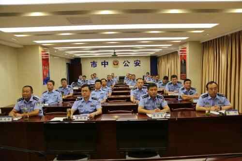 济宁市公安局市中分局组织收看崔道值先进事迹“云”报...