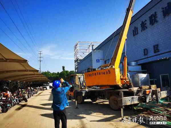 驻场点对点讲解，国网济宁供电公司护线宣传进工地