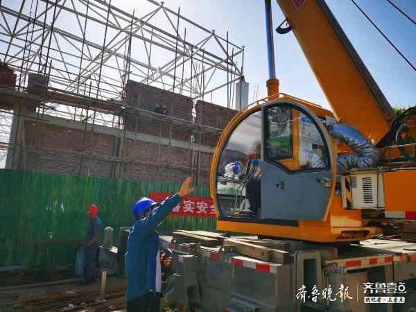 驻场点对点讲解，国网济宁供电公司护线宣传进工地