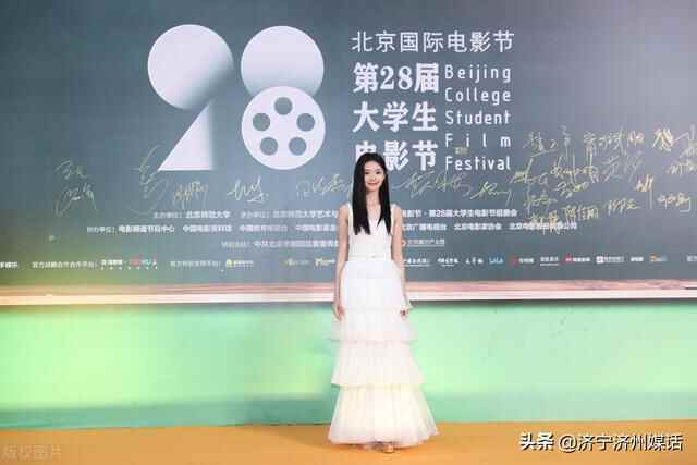 刘浩存初心有担当：回眸一笑百魅生，济宁摄影点评随笔札记撷英