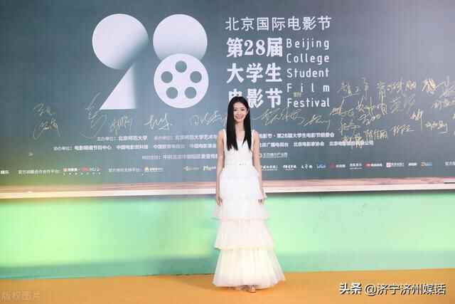 刘浩存初心有担当：回眸一笑百魅生，济宁摄影点评随笔札记撷英