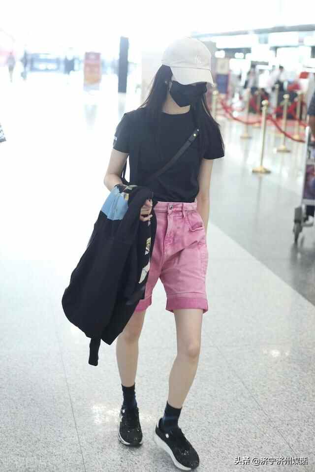 刘浩存初心有担当：回眸一笑百魅生，济宁摄影点评随笔札记撷英