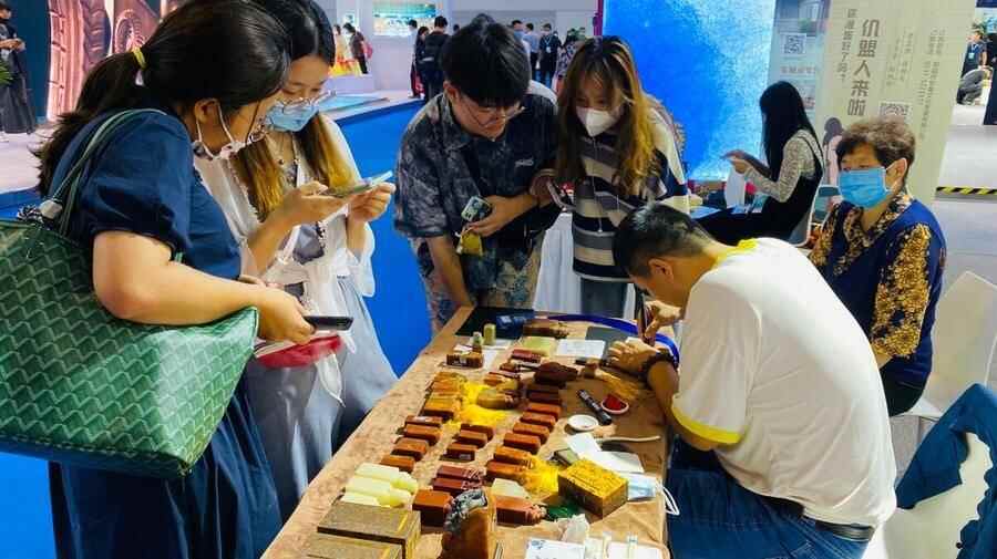 加入更多时尚元素，孔府印阁正让年轻人爱上篆刻文化