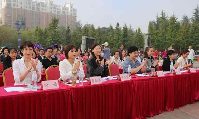 泗水县庆国庆全民健身广场舞活动——赵伟摄影、撰文