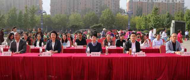 泗水县庆国庆全民健身广场舞活动——赵伟摄影、撰文